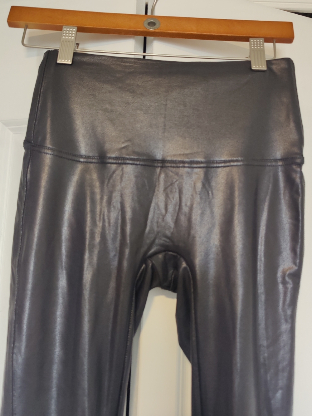 Jane and Bleecker Metallic Black Faux Leather Leggings Size M